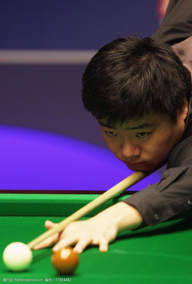 手与一名潜 手与一名潜