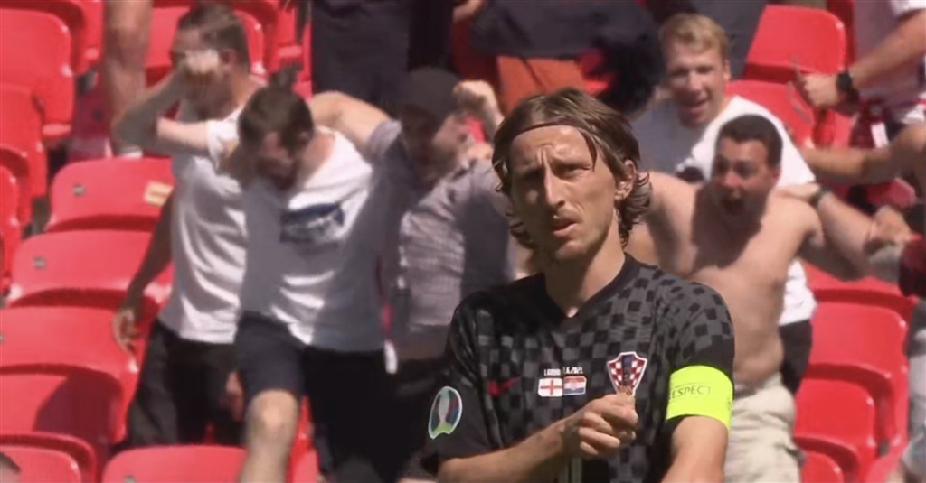 球员参与违 球员参与违