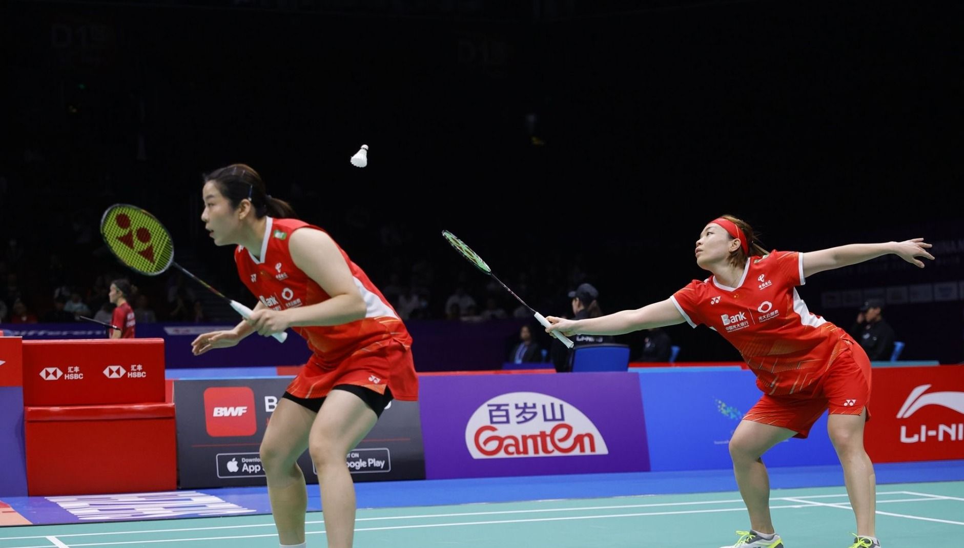 而拜仁则展 而拜仁则展